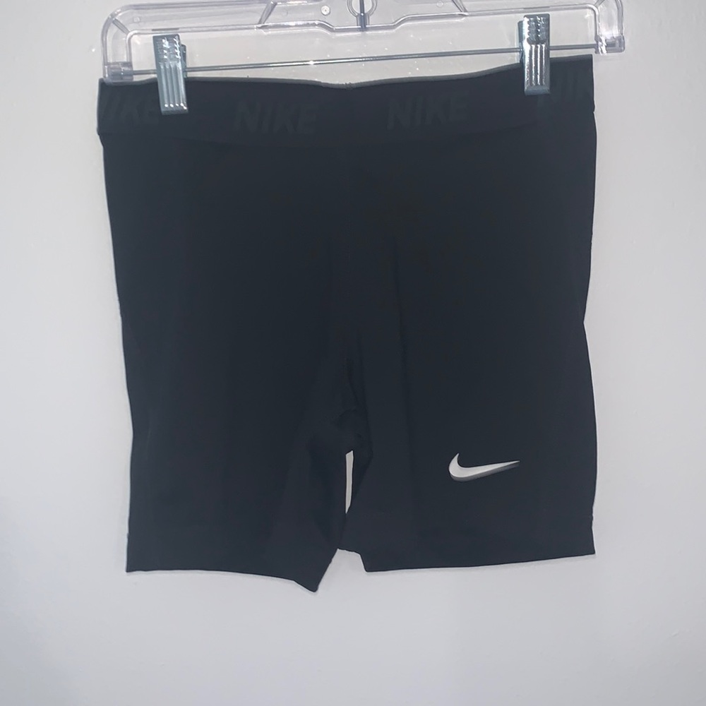 Nike Women’s Mid Rise 5” Dri Fit Bike Shorts L